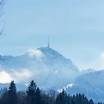 Kitzlodge S *